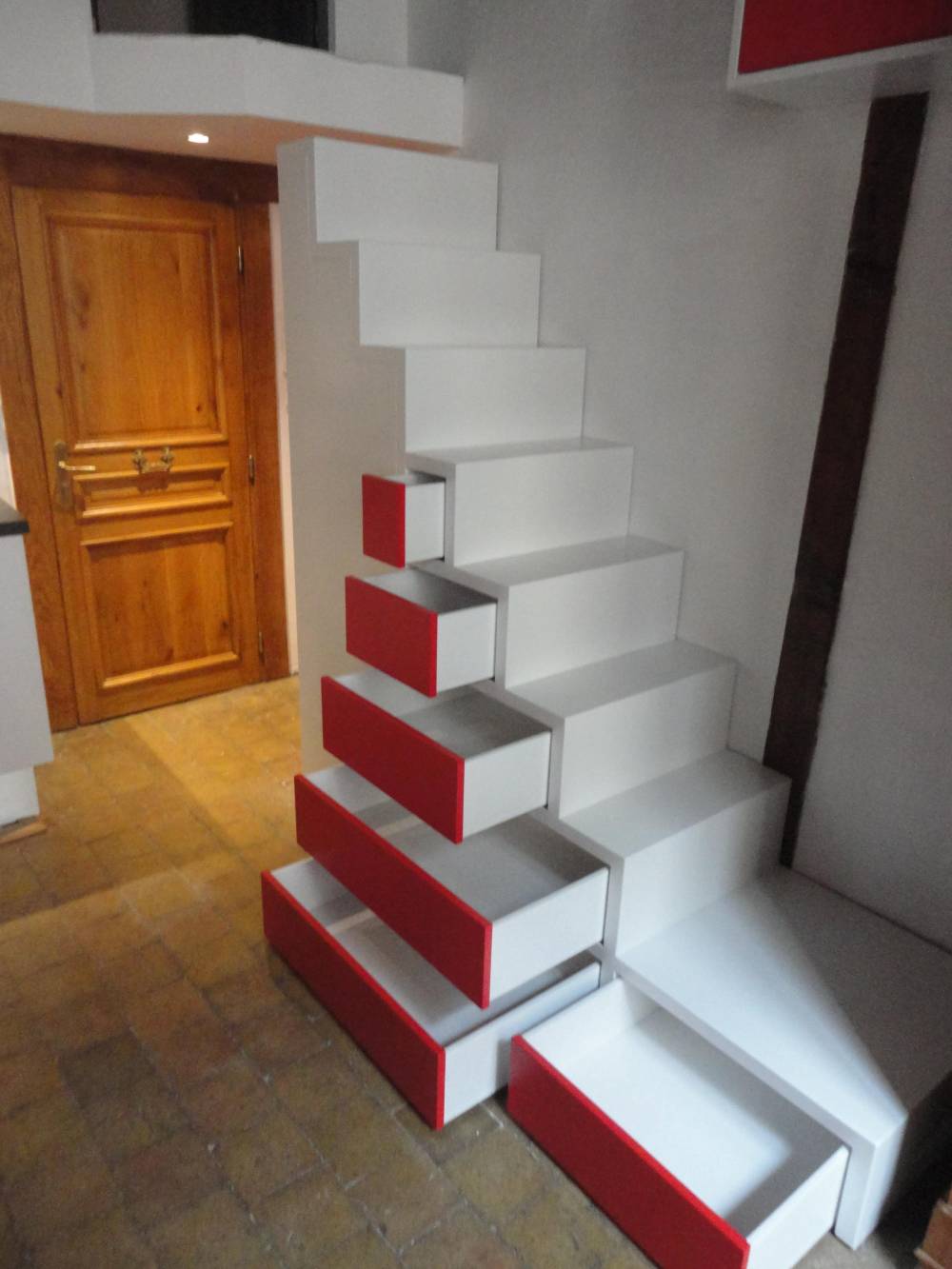 Escalier en médium laqué (2)-min