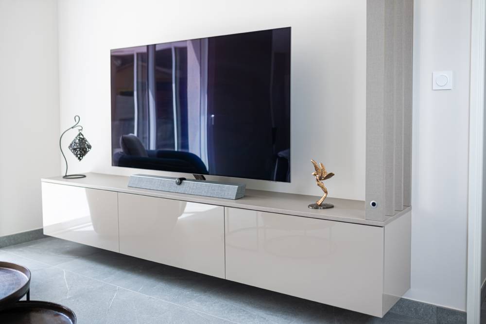 Meuble TV en mélaminé gris argile brillant et stratifié lin taupe (1)