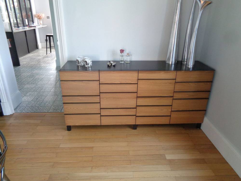 Meuble-buffet-en-mélaminé-noir,-placage-chataigner-ramageux-verni-chêne-doré,-tôle-laqué-noir-(5)