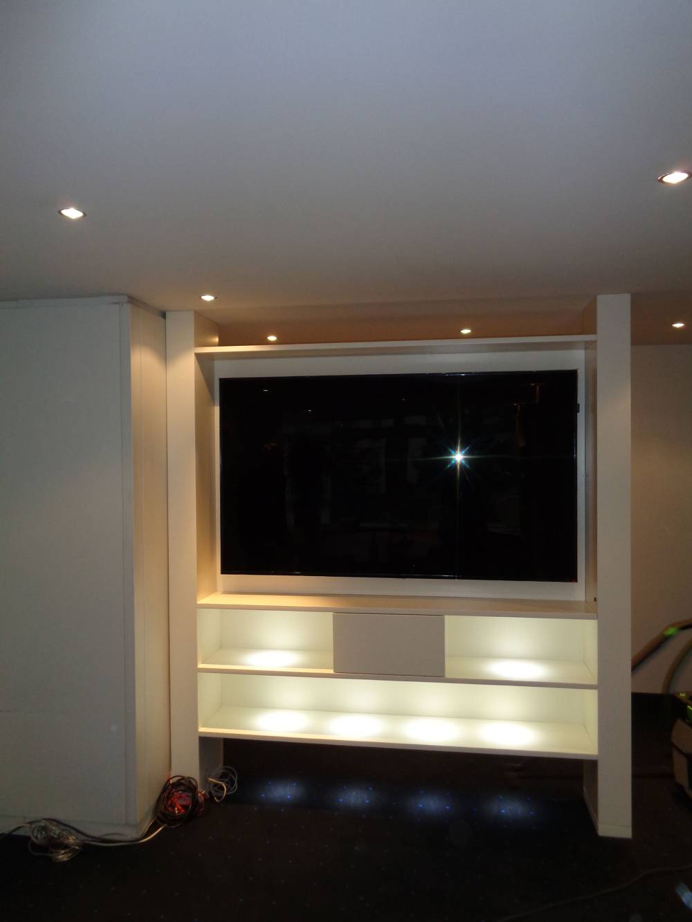 Meuble-TV-en-médium-laqué-(2)